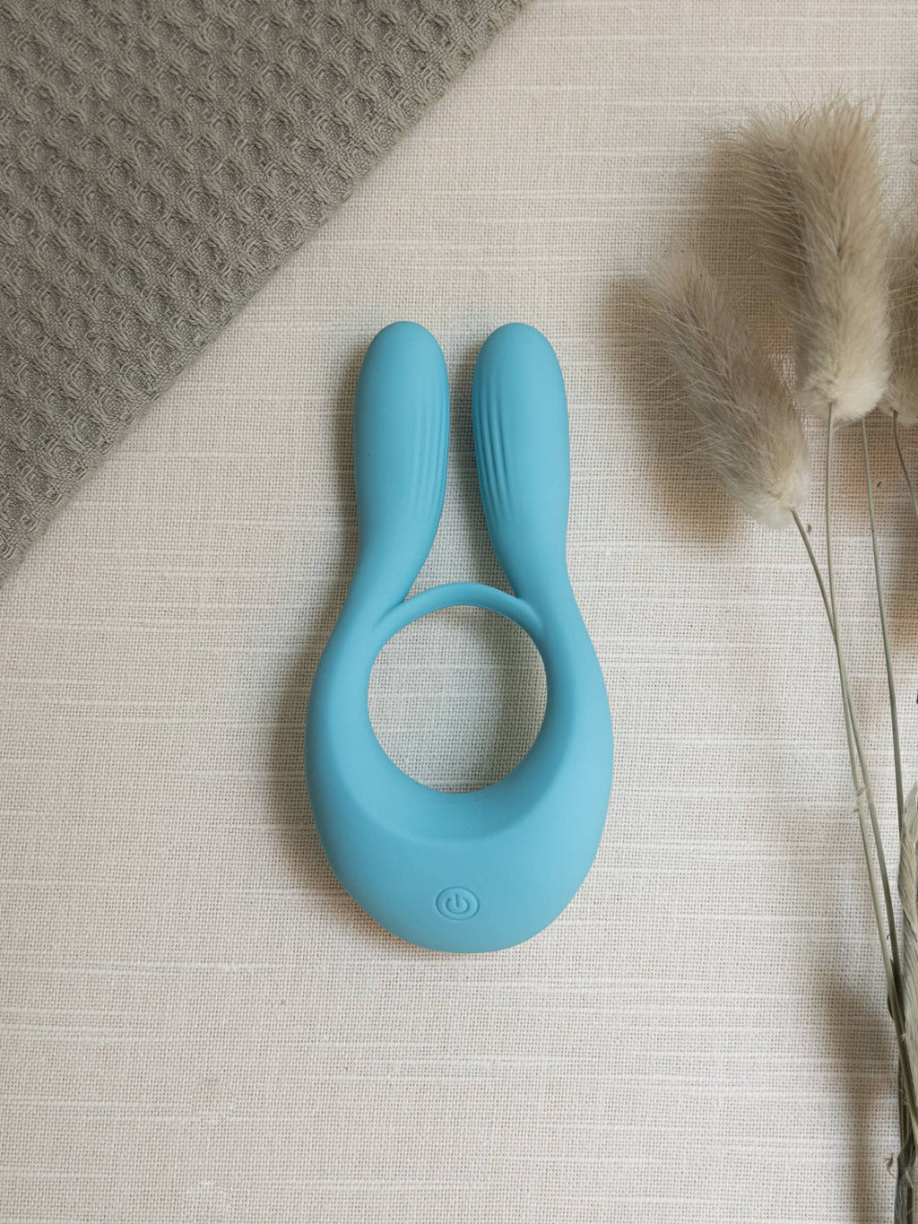 Medlar | Vulva Contouring Cock Ring with Vibrating Clitoral