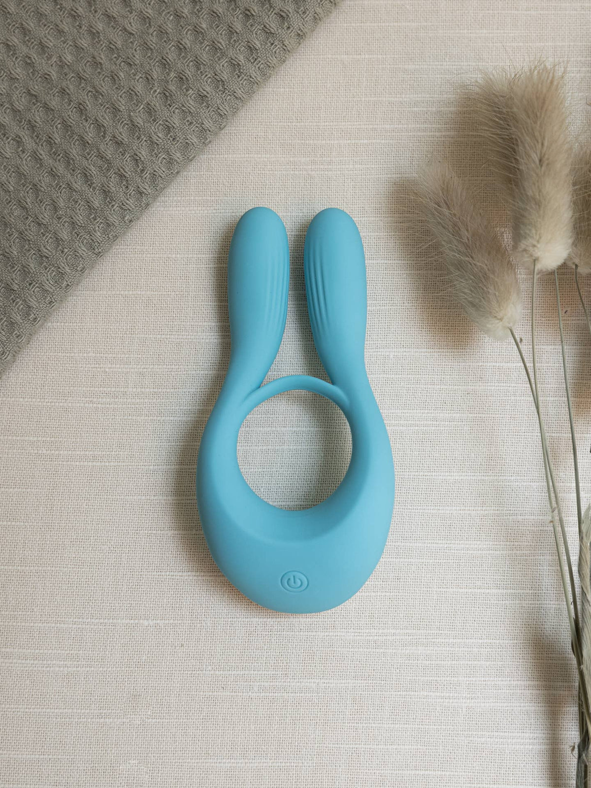 Medlar | Vulva Contouring Cock Ring with Vibrating Clitoral