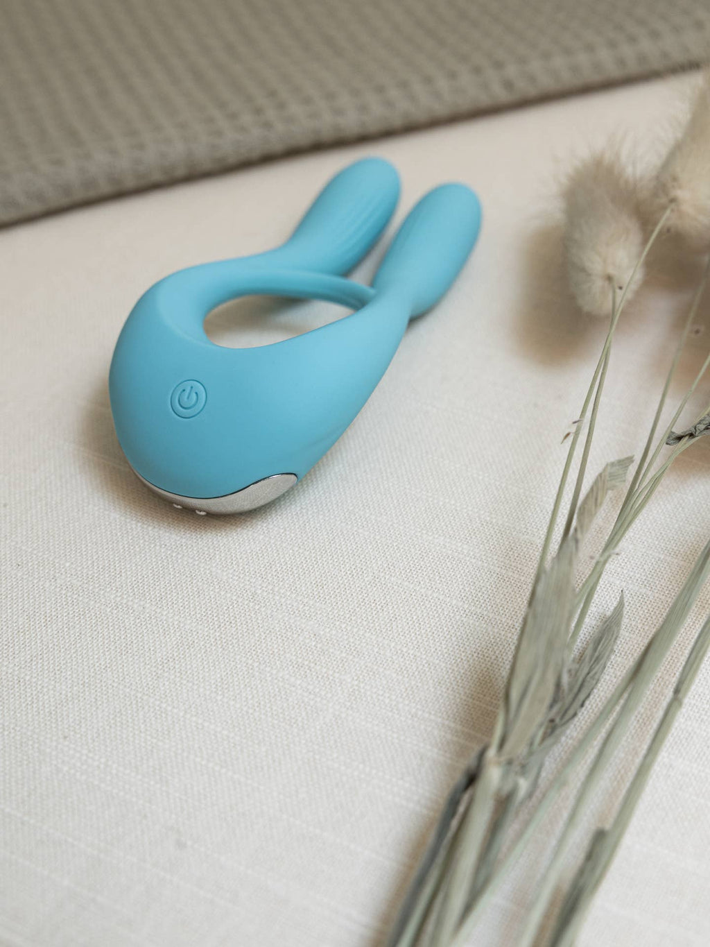 Medlar | Vulva Contouring Cock Ring with Vibrating Clitoral